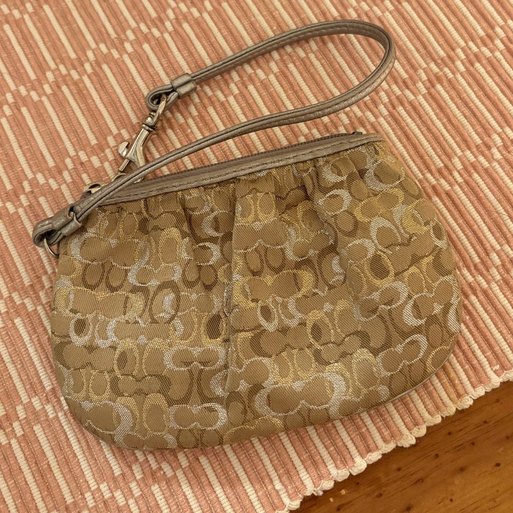 Vintage Coach mini pochette